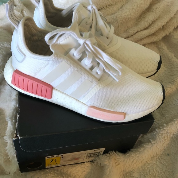 Le adidas rosa bianca nmd r1 poshmark Le adidas rosa bianca nmd r1 poshmark